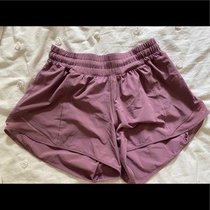Lululemon shorty Hot Short 4’’